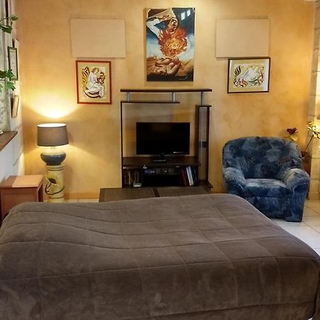 Logement Tranquille Et Frais Proche Gare Au Rdc Saumur Ngoại thất bức ảnh