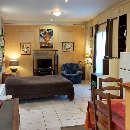 Logement Tranquille Et Frais Proche Gare Au Rdc Saumur Ngoại thất bức ảnh