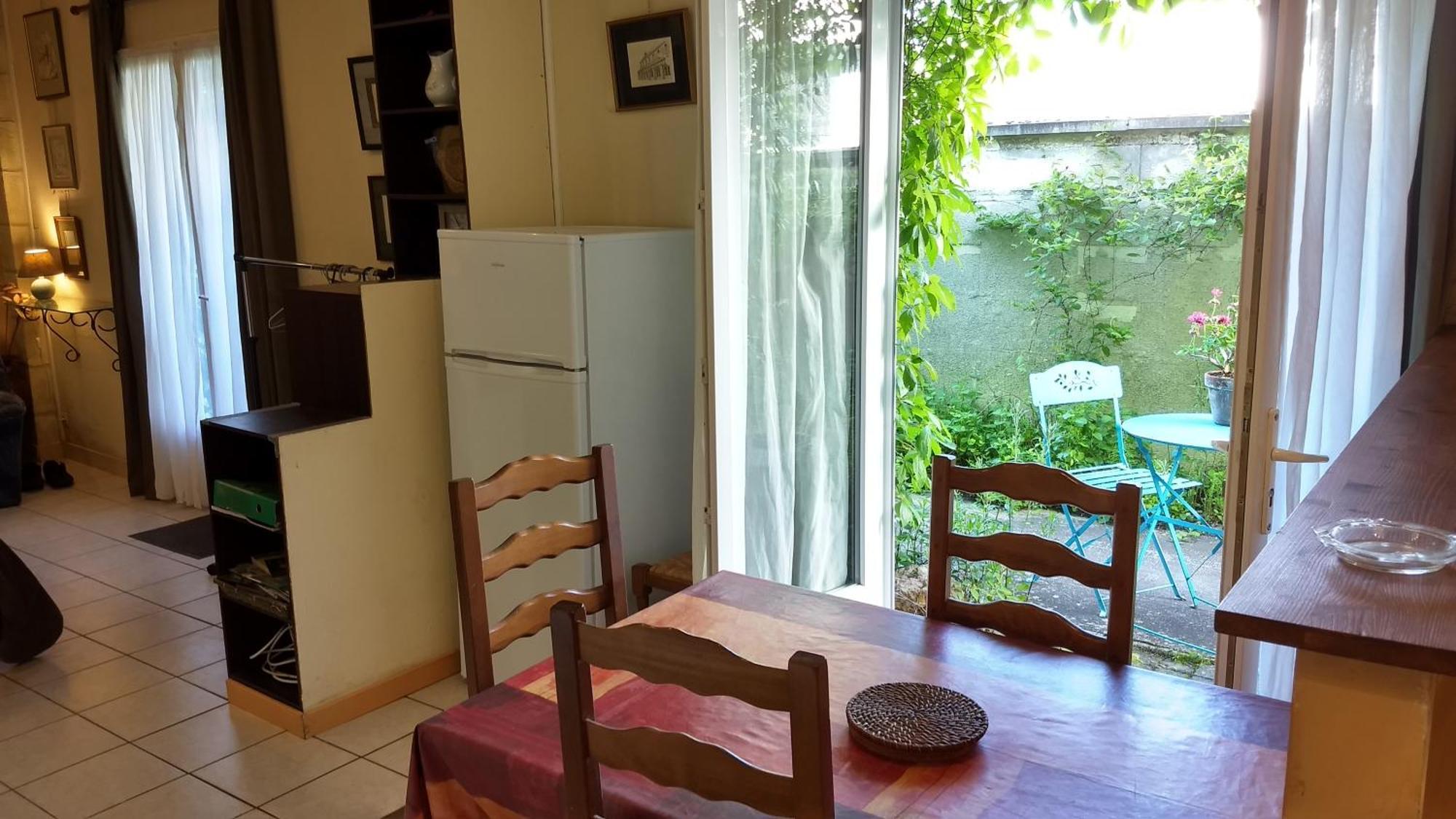 Logement Tranquille Et Frais Proche Gare Au Rdc Saumur Ngoại thất bức ảnh